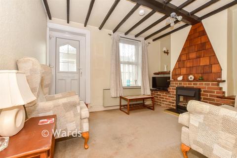 2 bed property, in Canterbury Road, £160,000