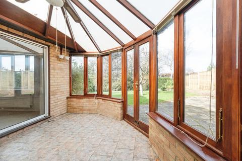 3 bed property, in Temple Close, £500,000