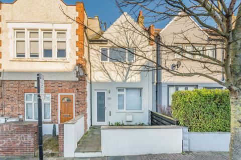 1 bed property, in Gassiot Road, £250,000