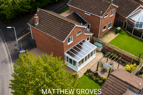3 bed property, in Berberis Road, £260,000