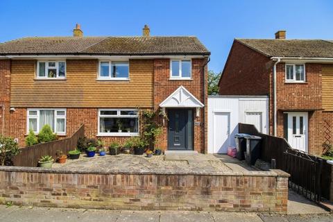 3 bed property, in Brockmans Close, £300,000