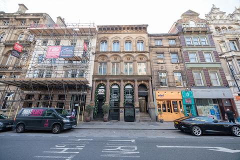 2 bed property, in Castle Street, £122,000