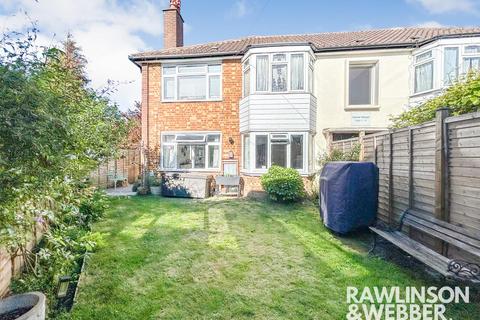 1 bed property, in First Close, £299,950