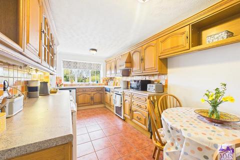 4 bed property, in The Braes, £550,000