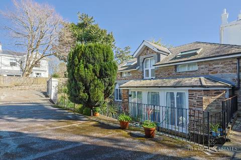 3 bed property, in Whitchurch, £400,000