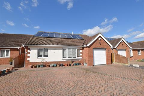 3 bed property, in Strathmore Close, £280,000