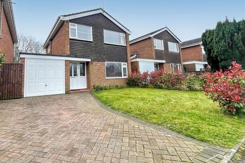 3 bed property, in Graycot Close, £375,000