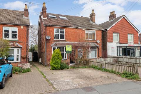 3 bed property, in Crawley Road, £425,000