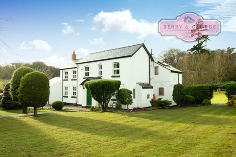 4 bed property, in Cadole CH7, £550,000
