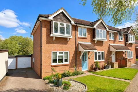 3 bed property, in Harwood Close, £400,000