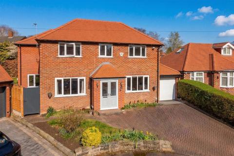 4 bed property, in Rivershill Gardens, £725,000