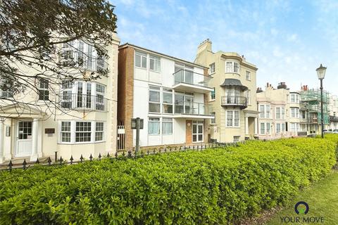 2 bed property, in The Steyne, £260,000