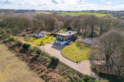 4 bed property, in New Road, £875,000