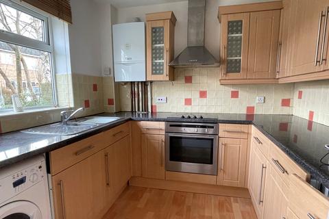 2 bed property, in Pym Walk, £220,000