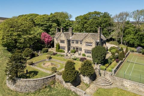 6 bed property, in Sugworth, £2,695,000