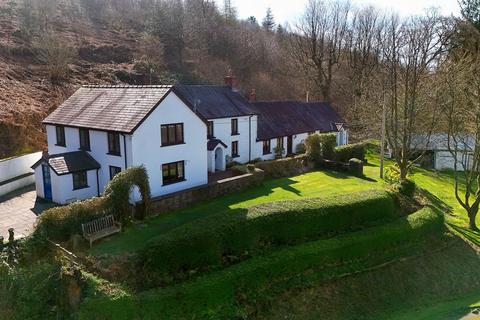 4 bed property, in Pumpsaint, £575,000