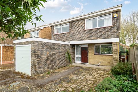 4 bed property, in Grange Place, £800,000
