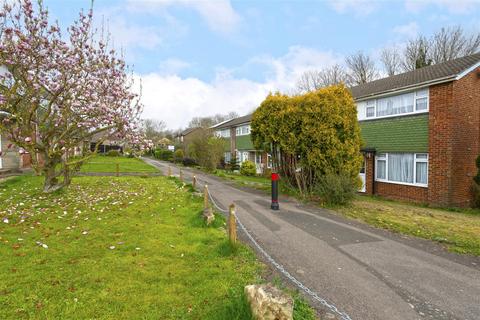 3 bed property, in Newbury Avenue, £335,000
