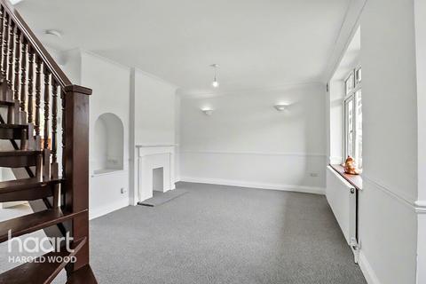 2 bed property, in Harlesden Road, £425,000