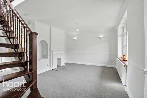2 bed property, in Harlesden Road, £425,000