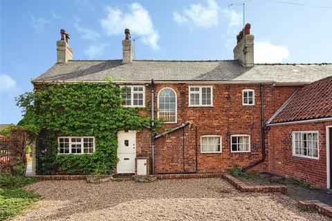 5 bed property, in Baulk Lane, £325,000