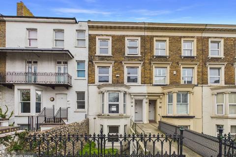 5 bed property, in Grange Road, £325,000