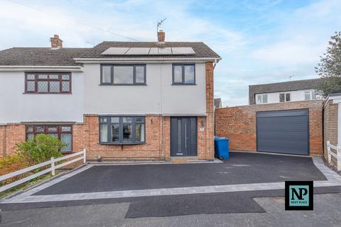 3 bed property, in Greenhill Close, £275,000