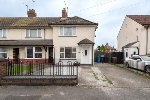2 bed property, in Grantley Grove, £100,000