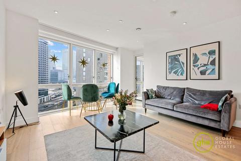 1 bed property, in Royal Captain Court, £400,000