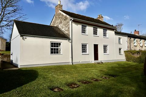 4 bed property, in Nanturas Row, £500,000