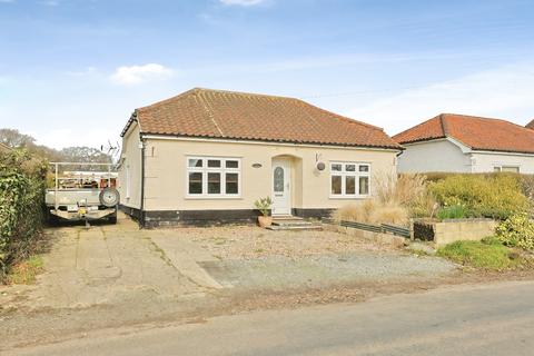 2 bed property, in Neatishead Road, £310,000