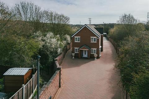 4 bed property, in John Hibbard Avenue, £900,000