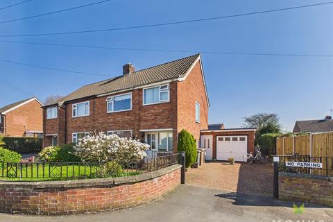 3 bed property, in Oak Drive, £225,000