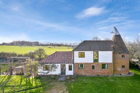 3 bed property, in Bethersden Road, £750,000