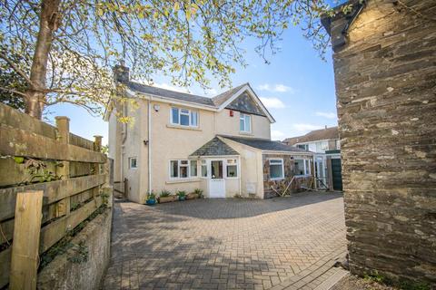 4 bed property, in Tavistock, £465,000