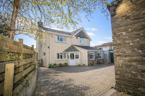 4 bed property, in Tavistock, £465,000