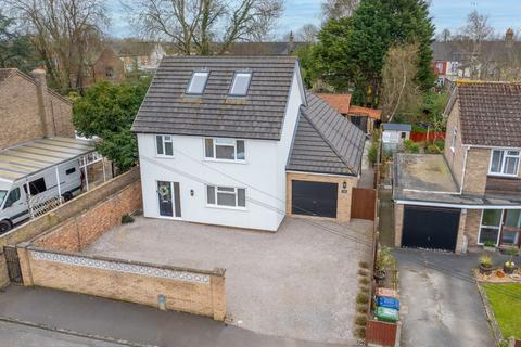 5 bed property, in Queens Street, £430,000