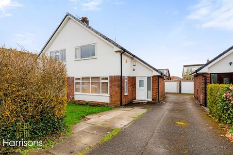 2 bed property, in Gellert Road, £200,000