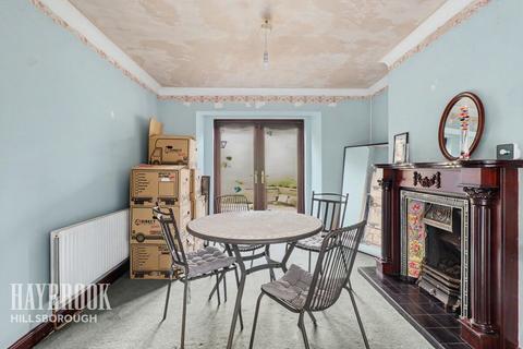 3 bed property, in Oldfield Road, £325,000
