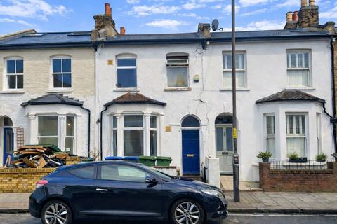 2 bed property, in 124 Hollydale Road, £250,000