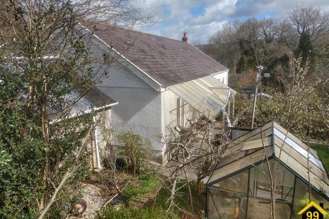 3 bed property, in Newtown, £130,000