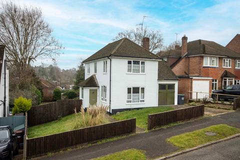 3 bed property, in Beechwood Avenue, £950,000