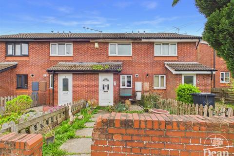 2 bed property, in Domby Close, £150,000