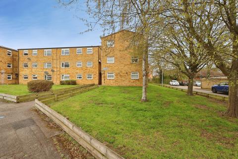 1 bed property, in Yarmouth Road, £160,000