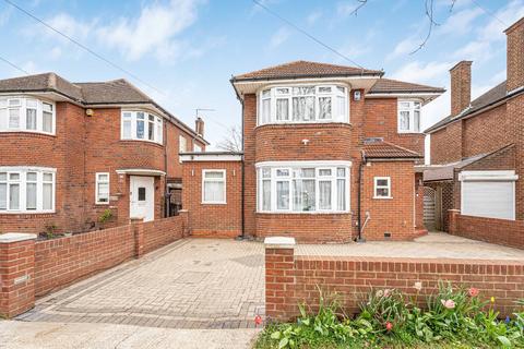 3 bed property, in Belmont Lane, £900,000