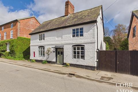 4 bed property, in Wigmore, £550,000