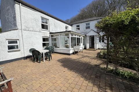 4 bed property, in Perrancoombe, £550,000