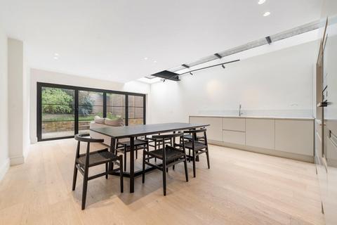 2 bed property, in Helix Road SW2, £725,000