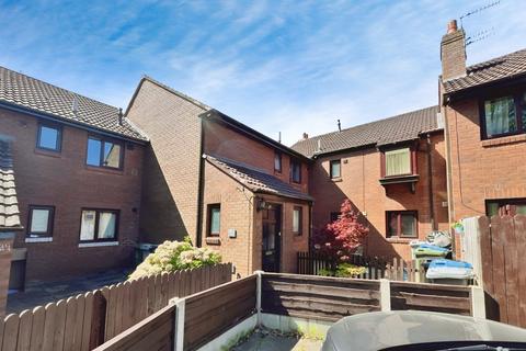 1 bed property, in Larch Close, £120,000
