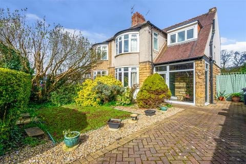 3 bed property, in Stonedale Crescent, £245,000